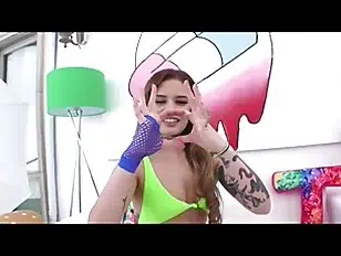 her favorite is a big thick snakeUGlnhY6