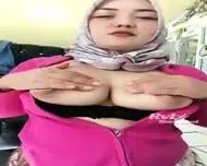 Tante hijab toket gede lagi asik live pamer memek mulus Https://s.id/yangviral1