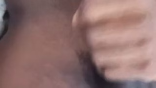 Caliente y me masturbo hasta correrme