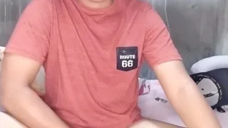 Chico latino sé masturba en su habitación