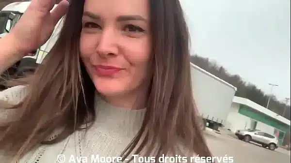 Deux salopes françaises Ava Moore et Glory Zavatrash sucent un camionneur sur une aire d’autoroute – Porno Réalité